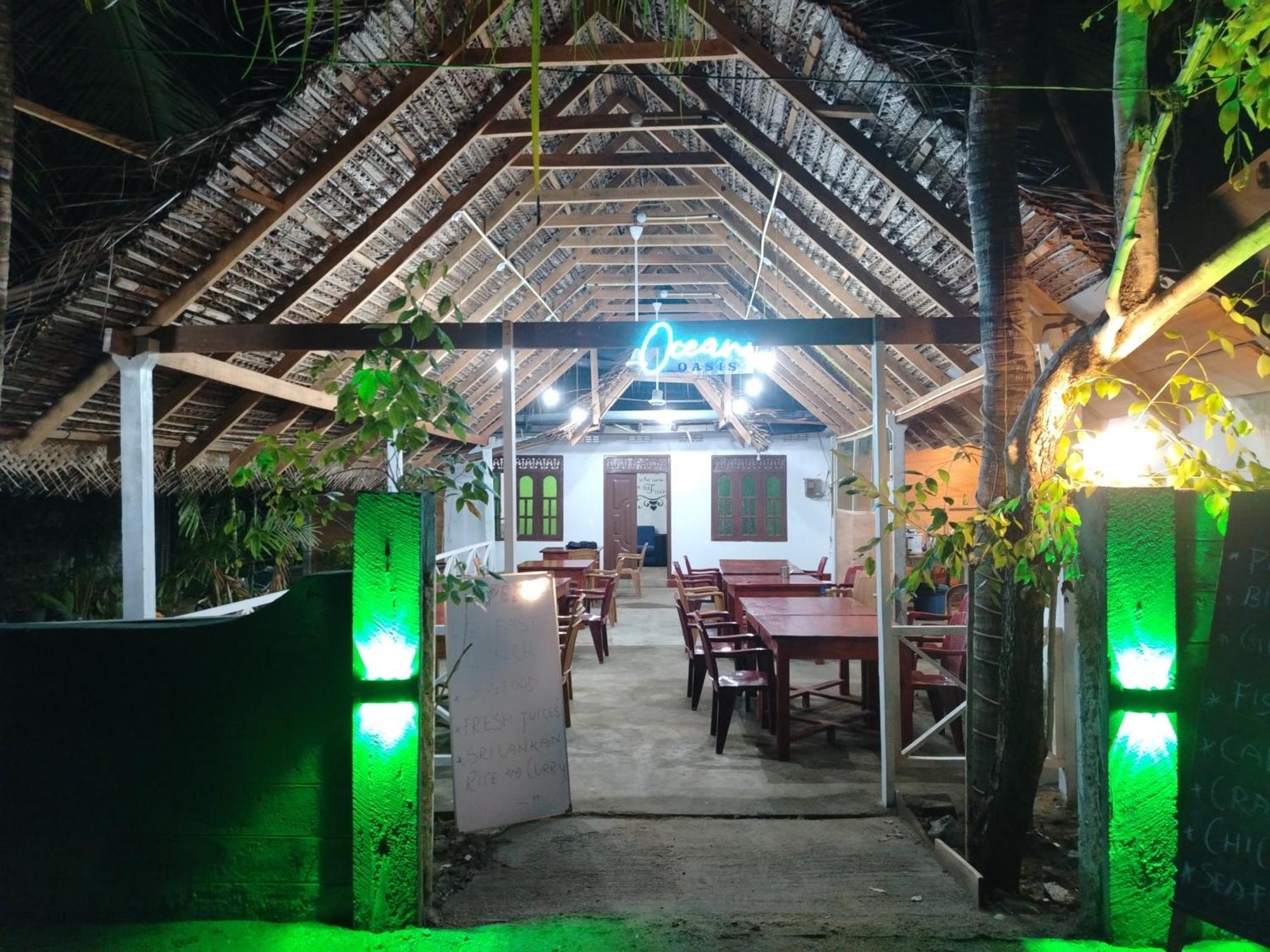 Ocean Oasis Restaurant And Rooms Trincomalee Eksteriør billede