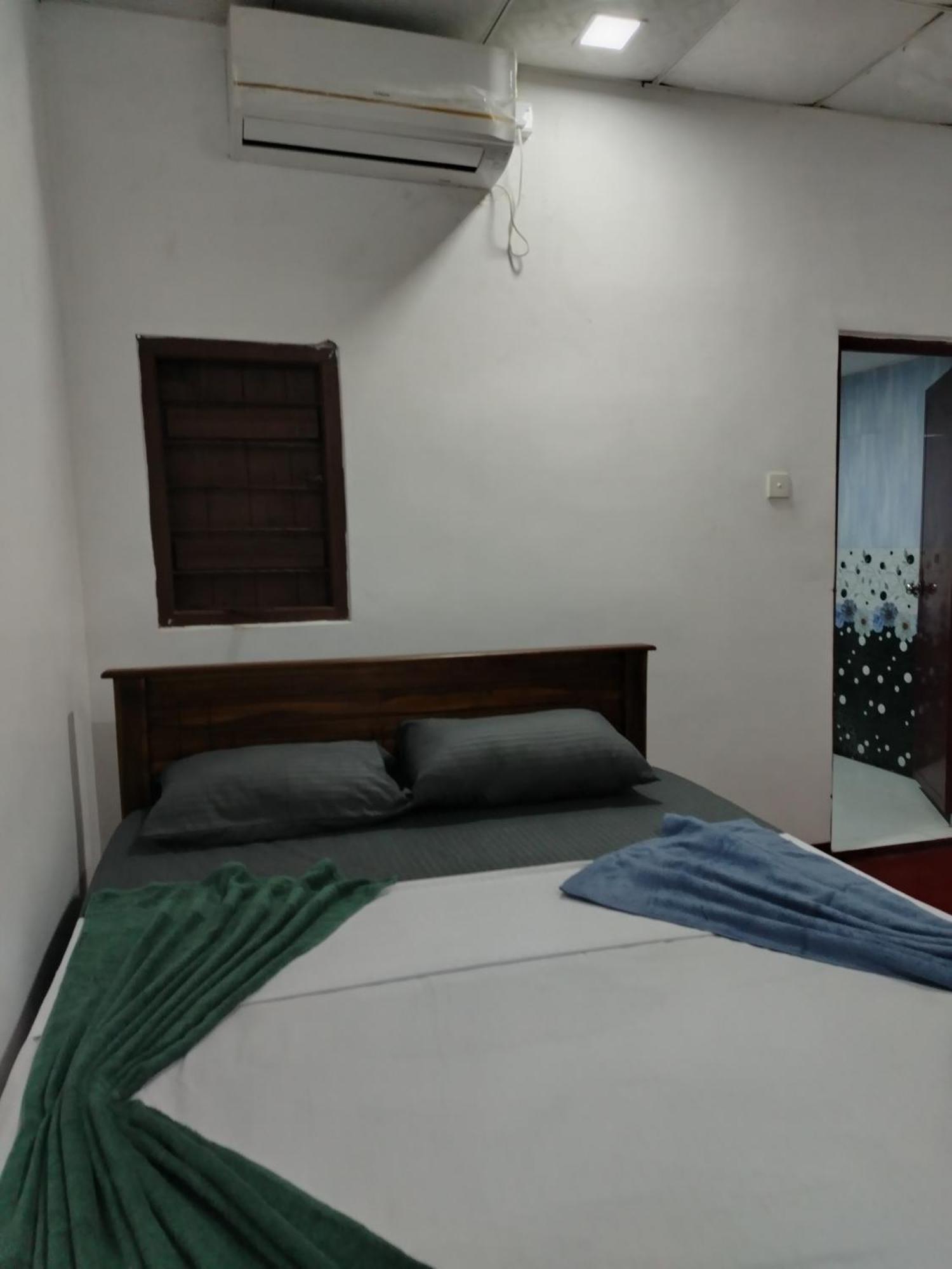 Ocean Oasis Restaurant And Rooms Trincomalee Eksteriør billede